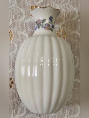 Lenox Cream Ribbed Porcelain Bud Vase
